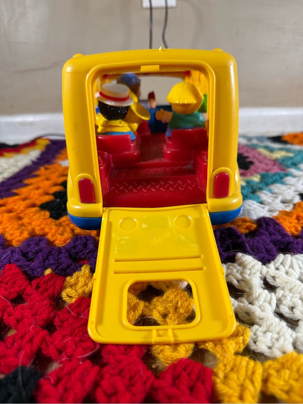 Fisher-Price Little People Yellow School Bus and Little People Figures Playset - Picture 5 of 7